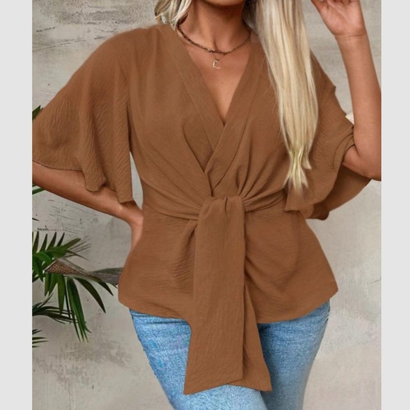 Luxe twist front blouse - Picture 14 of 16